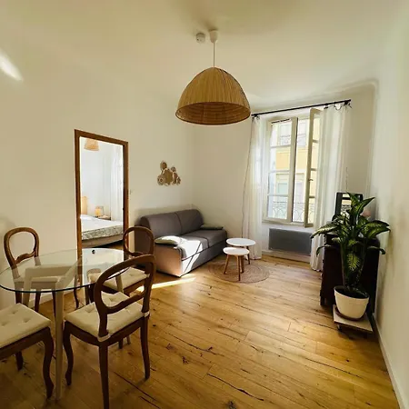 Appartement Au Coeur De L'Ecusson Nîmes Buitenkant foto